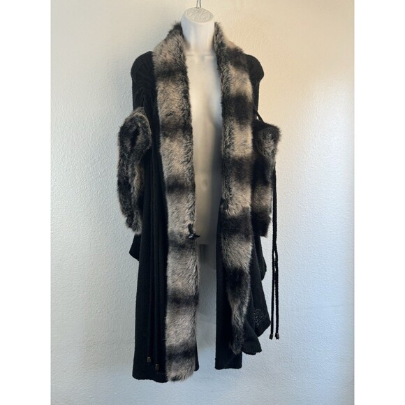 Pretty Angel Sleeveless Faux Fur Trim Oversized Wrap With Toggle Closure L/XL - Picture 1 of 10